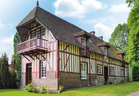 Villa in Beaumontel, France