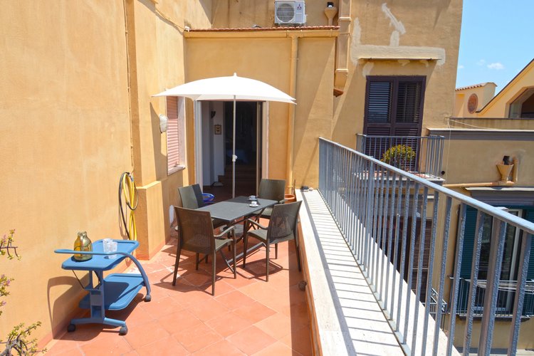 Apartment to rent in Naples, Italy near beach 195769