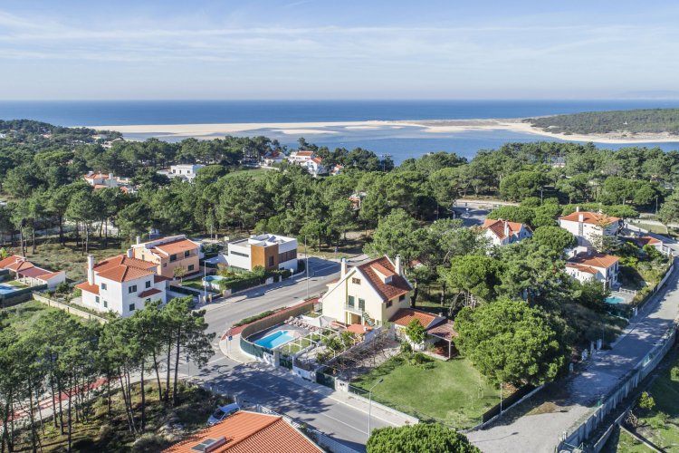 Villa to rent in Lagoa de Albufeira, Lisbon Metropolitan Area with