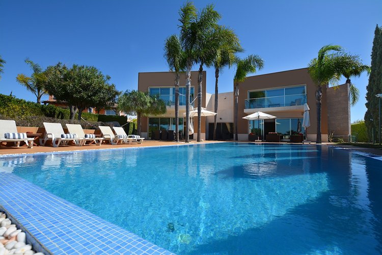 Villa to rent in Vilamoura, Algarve with private pool 196511