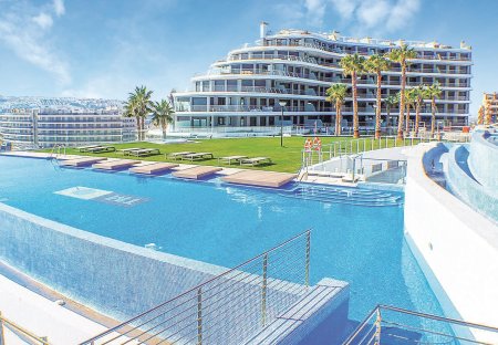 Apartment in Los Arenales del Sol, Spain
