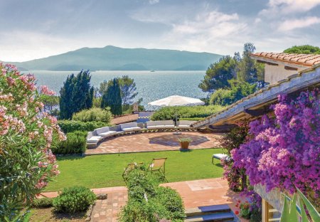 Villa in Ansedonia, Italy