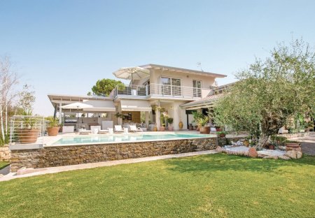 Villa in Lazise, Italy