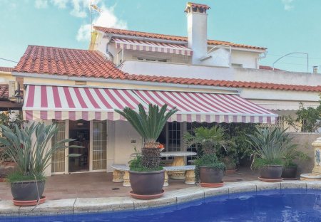 Villa in Les Roquetes, Spain