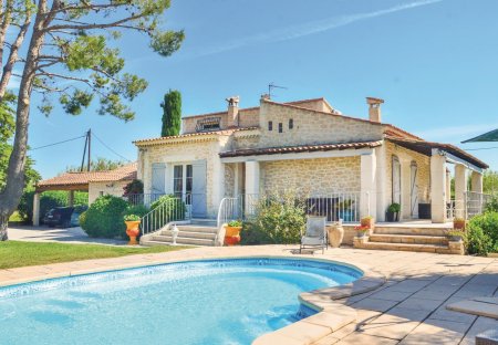Villa in Gignac-la-Nerthe Ouest, the South of France