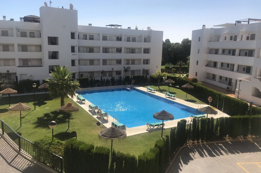 Apartment to rent in Miraflores, Spain with shared pool 200453