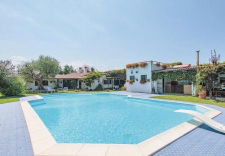 Villa in San Costanzo, Italy