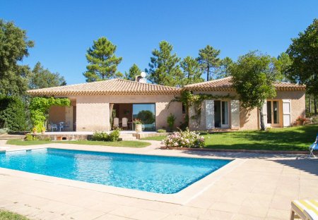 Villa in Saint-Paul-en-Forêt, the South of France