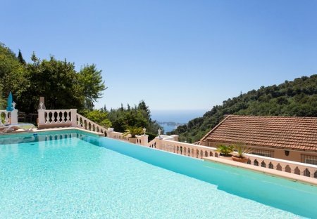Villa in Mont Leuze, the South of France