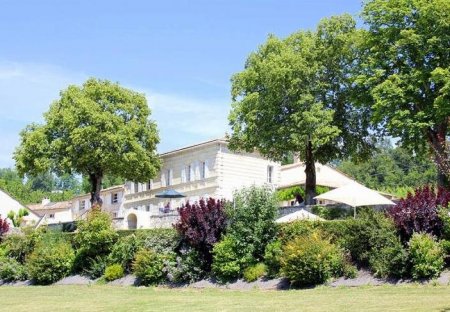 Chateau in Saint-Germain-de-la-Rivière, France
