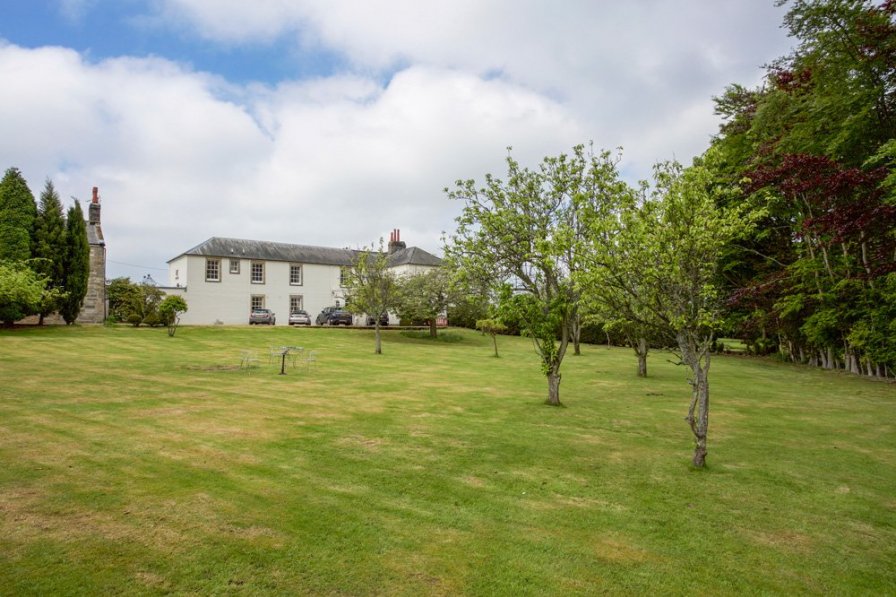 Chateau to rent in Rotherfield, England 202454