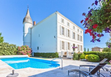 Chateau in Le Temple-sur-Lot, France