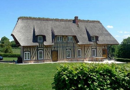 Villa in Saint-Maclou, France
