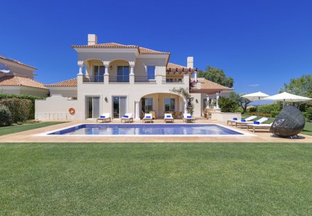 Villa in Monte Rei Golf & Country Club, Algarve