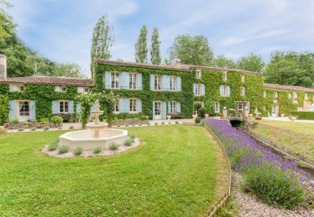 Villa in Annepont, France