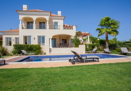Villa in Monte Rei Golf & Country Club, Algarve