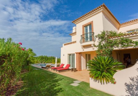 Villa in Monte Rei Golf & Country Club, Algarve