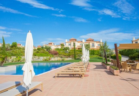 Villa in Monte Rei Golf & Country Club, Algarve