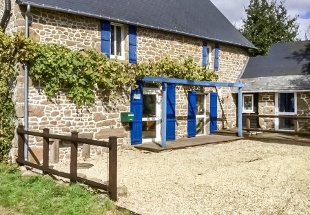 Villa in Colombiers-du-Plessis, France