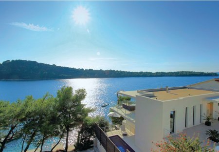 Villa in Karbuni, Croatia