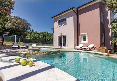 Villa in Vinkuran, Croatia