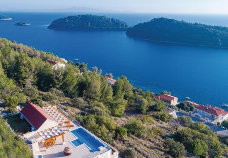 Villa in Karbuni, Croatia
