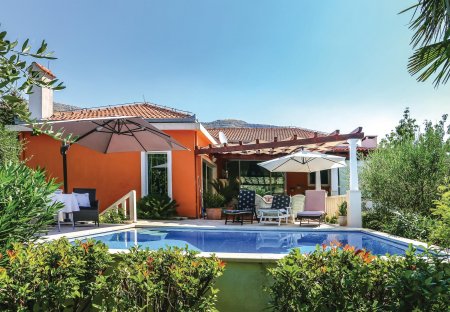 Villa in Srinjine, Croatia