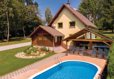 Villa in Novo Zvečevo, Croatia