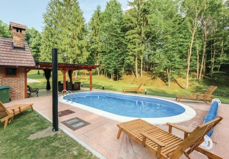 Villa in Novo Zvečevo, Croatia