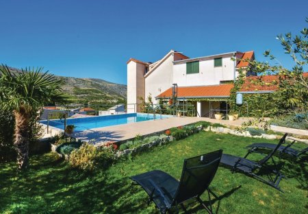 Apartment in Srinjine, Croatia