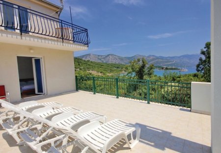 Apartment in Račišće, Croatia