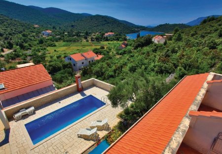 Apartment in Žrnovska Banja, Croatia