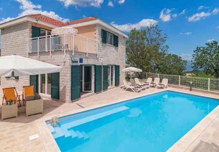 Villa in Škrip, Croatia