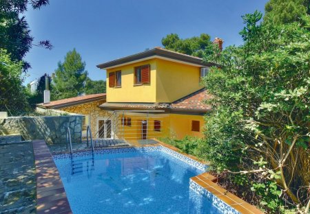 Villa in Kaštel, Croatia