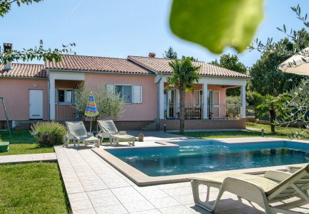 Villa in Rogočana, Croatia