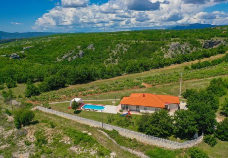 Villa in Gornji Vinjani, Croatia