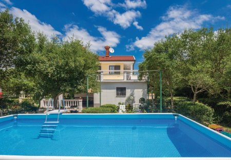 Studio Apartment in Pinezići, Croatia