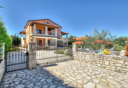 Villa in Plovanija, Croatia