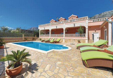 Apartment in Kaštel Sućurac, Croatia