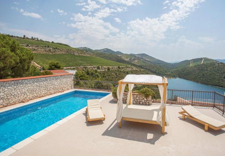 Villa in Kremena, Croatia