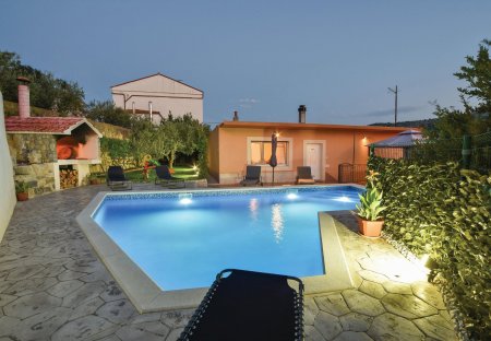 Apartment in Srinjine, Croatia