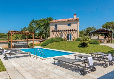 Villa in Vinkuran, Croatia