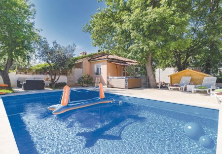 Villa in Vinkuran, Croatia