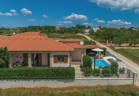 Villa in Kaštelir, Croatia