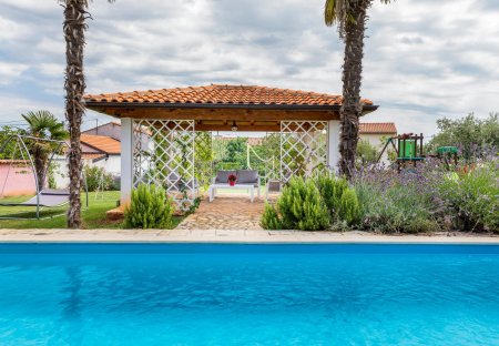 Villa in Kaštelir, Croatia