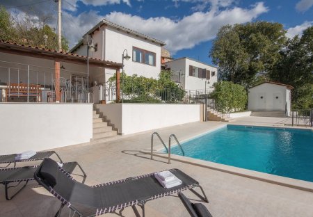 Villa in Krušvari, Croatia