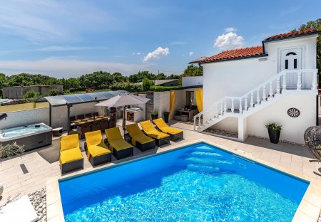 Villa in Kavran, Croatia