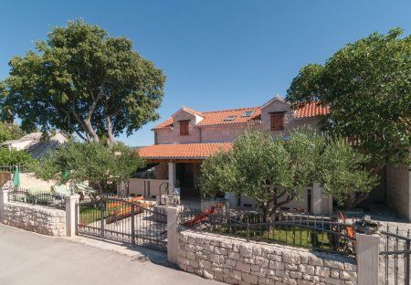 Villa in Škrip, Croatia