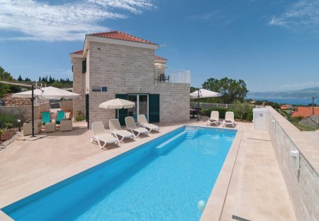 Villa in Škrip, Croatia