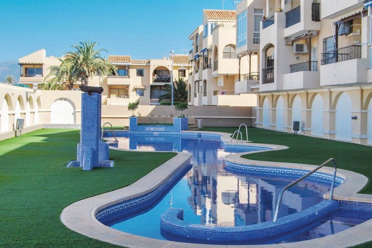 Apartment to rent in Urbanización Roquetas de Mar, Spain with shared